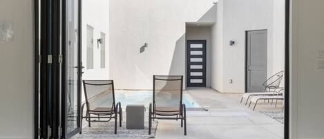 Lämmitetty uima-allas