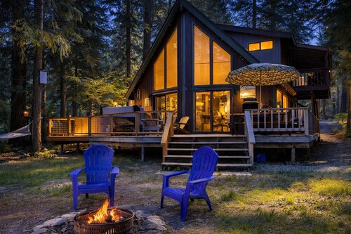 Jack's Cabin/ River, Hot Tub, WIFI, BBQ, Dogs