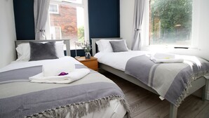 Room - Empire House by Tŷ SA - LARGE 6 Bed in  (Newport)