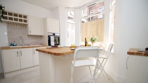 Dining room - Empire House by Tŷ SA - LARGE 6 Bed in  (Newport)