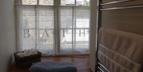 The Yard House Cottage 2