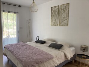 3 makuuhuonetta, vauvan matkasänky, ilmainen Wi-Fi, vuodevaatteet