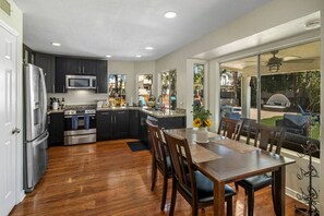 Fridge, microwave, oven, stovetop - Scottsdale Oasis-Heated pool/Spa (Scottsdale)