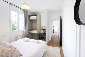 4 bedrooms, in-room safe, desk, iron/ironing board