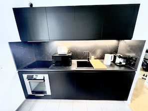 Réfrigérateur, micro-ondes, four, lave-vaisselle