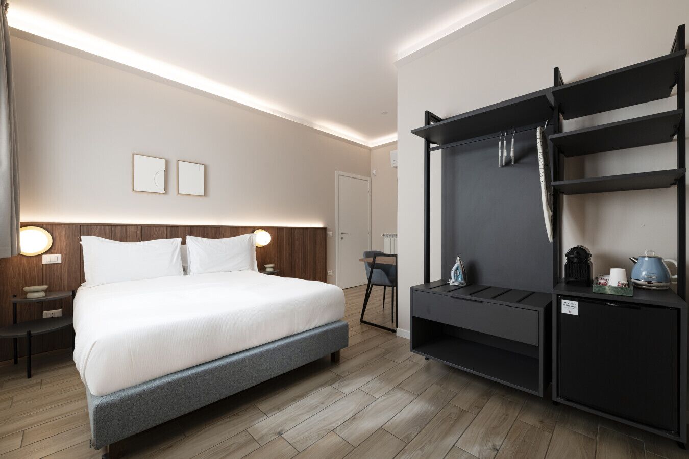 1 bedroom, desk, WiFi