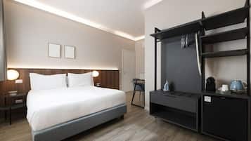 1 bedroom, desk, WiFi