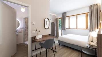 1 bedroom, desk, WiFi