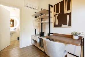 Interior - Relstay | Amendola | Single Room with Large Bed (Milano)