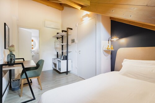 Relstay | Cute Single Room with Large Bed