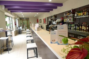 Bar (on property) - Moremar Hotel (Lloret de Mar)
