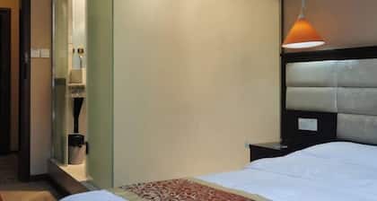 Sanbao Ruixiang Business Hotel