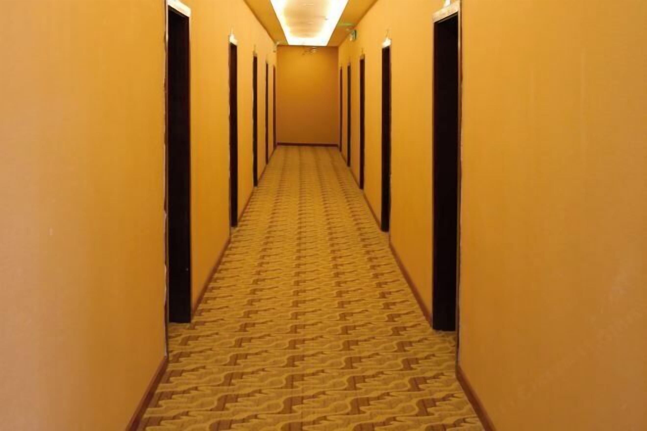 المنشأة من الداخل