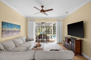 Smart TV - Luxury Family Getaway (Naples)