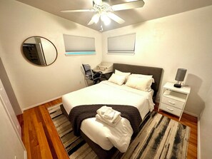 4 bedrooms, desk, iron/ironing board, free WiFi