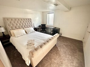 4 bedrooms, desk, iron/ironing board, free WiFi
