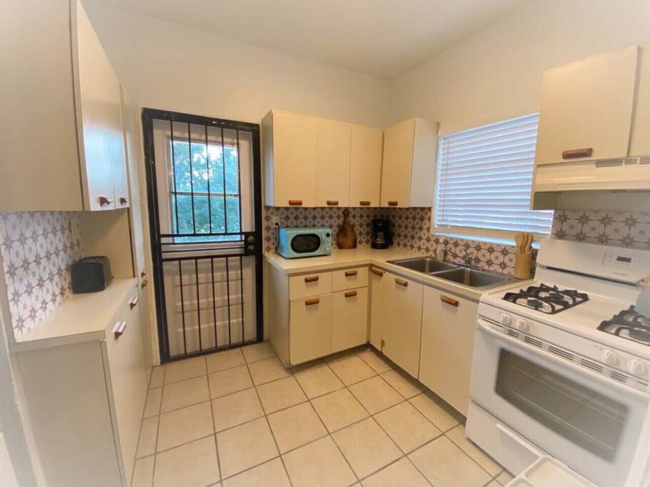 Réfrigérateur, cafetière/bouilloire