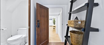 Fully Private Apartment - New Luxury Two Bed Private Apartment By The Lake