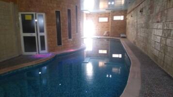 Innenpool, beheizter Pool