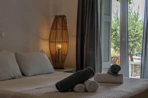 2 bedrooms, in-room safe, iron/ironing board, travel cot - Villa 9 - Sea View, Private Jacuzzi for 5, Shared Pool,Gym,Bar (Mykonos)