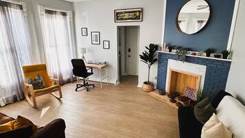 Smart TV, libros y impresora