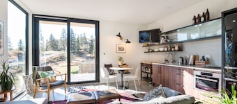 Private suite 2 bedroom in the Southern Okanagan BC reg #H082210588