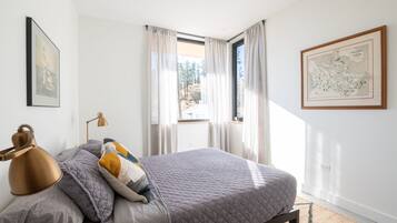 2 camere, una scrivania, ferro/asse da stiro, culla da viaggio