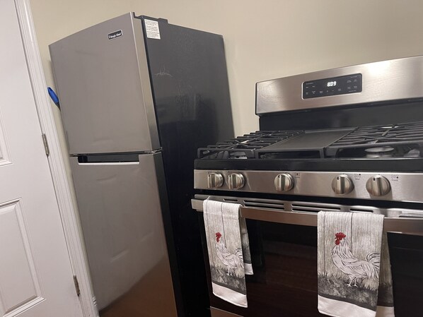 Fridge, microwave, stovetop, coffee/tea maker
