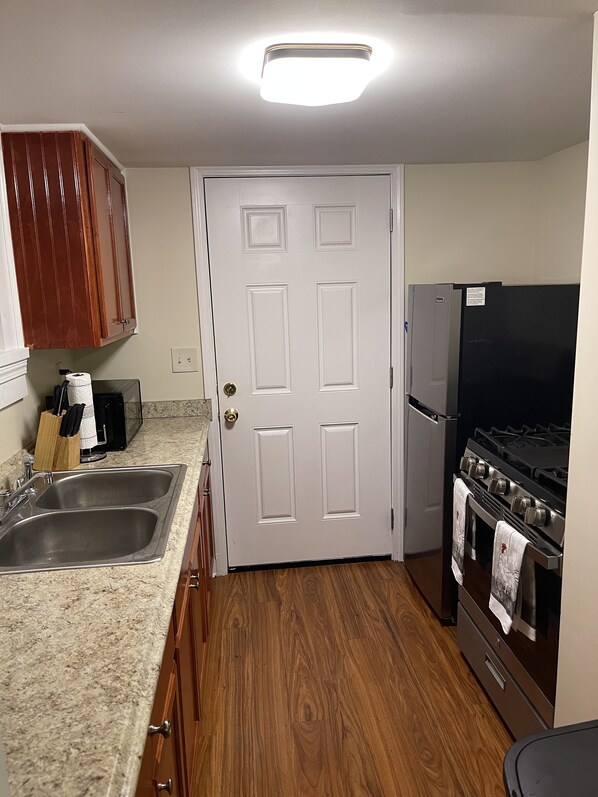 Fridge, microwave, stovetop, coffee/tea maker