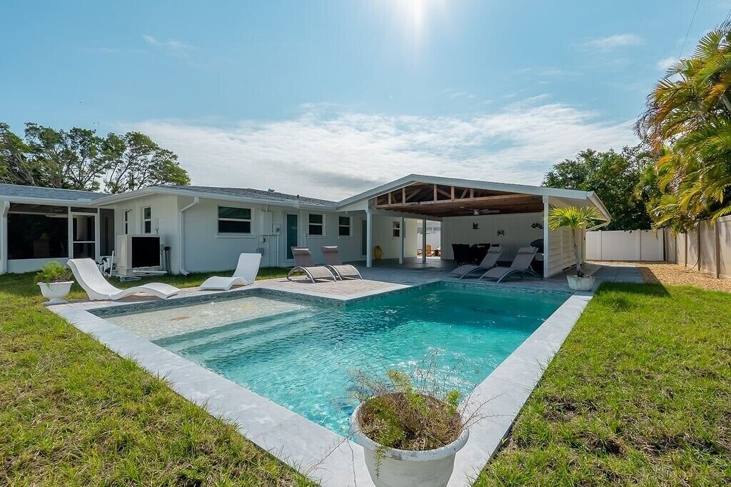 Coco Cay - Beautiful totally remodeled 4 bedroom with private pool 