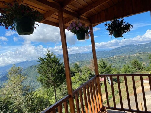 Red Princess Cabin - PERFECT view of the valley!