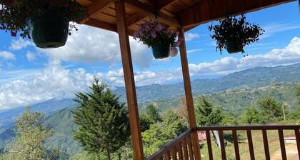 Red Princess Cabin - PERFECT view of the valley!