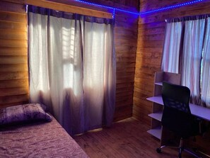 2 bedrooms, WiFi - Red Princess Cabin - PERFECT view of the valley! (San José)