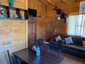 Living area - Red Princess Cabin - PERFECT view of the valley! (San José)