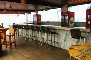 Poolside bar - NEW CASABLANCA PRAIA HOTEL LTDA (Paulista)