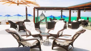 Poolside bar