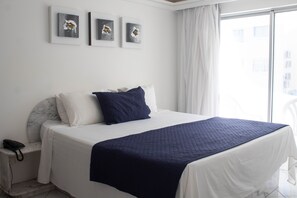 Standard Com Varanda | Free WiFi, bed sheets - NEW CASABLANCA PRAIA HOTEL LTDA (Paulista)