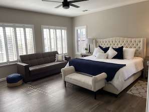 Futon in the primary suite - Family Friendly, Private Gym/Pool, Near Baseball/Football Stadiums, Fast Wi-Fi (Goodyear)