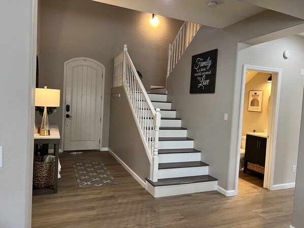 Interior - Family Friendly, Private Gym/Pool, Near Baseball/Football Stadiums, Fast Wi-Fi (Goodyear)