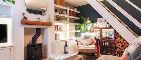 Téléviseur connecté, foyer, lecteur de DVD, bureau