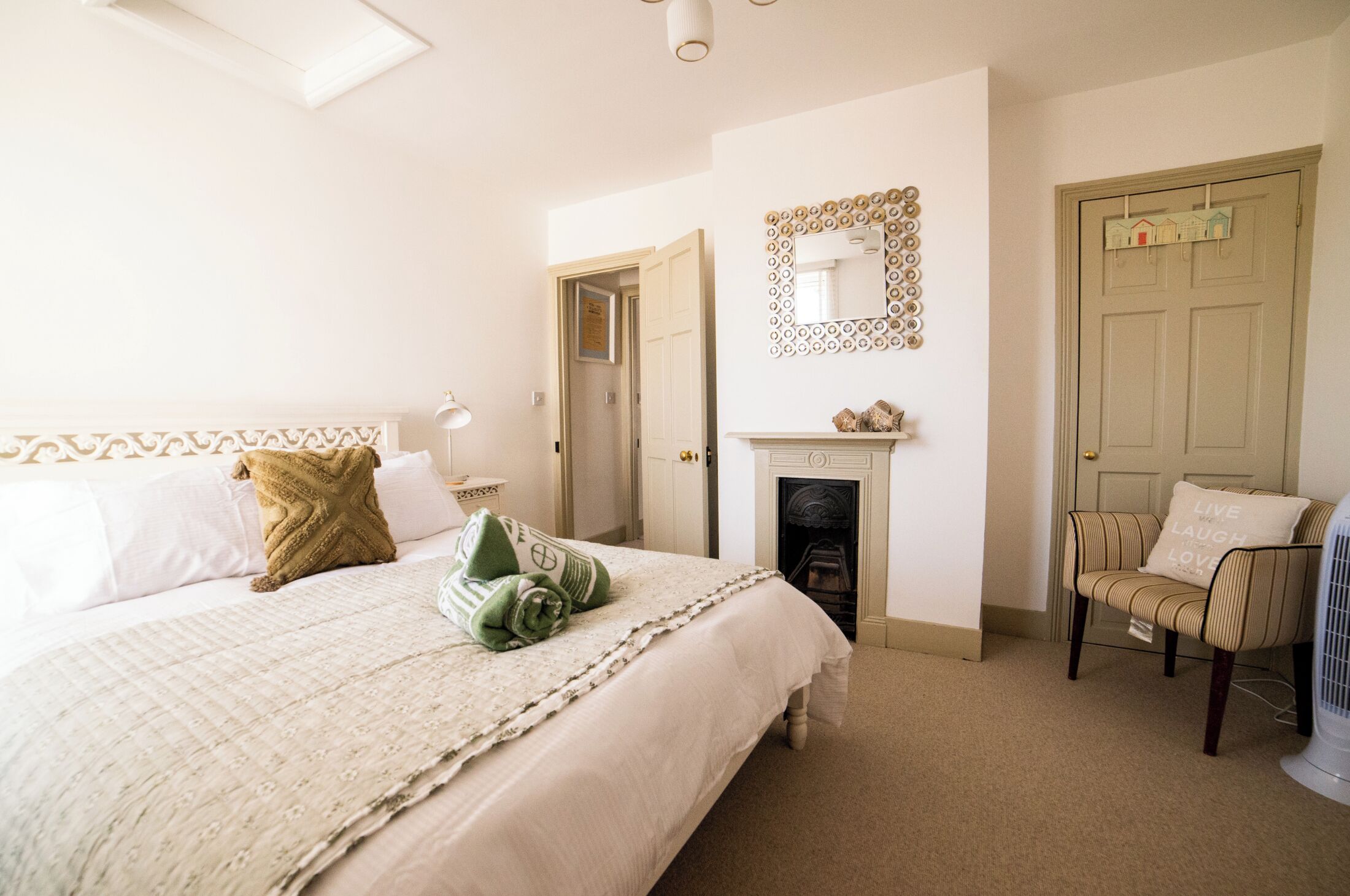 2 bedrooms, desk, iron/ironing board, travel cot