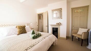 2 bedrooms, desk, iron/ironing board, travel cot