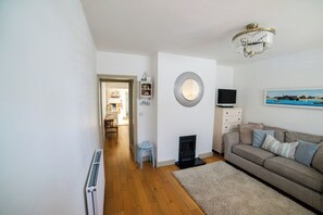 Älytelevisio, takka, työhuone