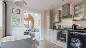 Interior - The Old Bakery is a charming two-bedroom cottage located in the heart of Whitstable. (Whitstable)