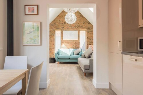 The Old Bakery is a charming two-bedroom cottage located in the heart of Whitstable.