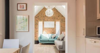 The Old Bakery is a charming two-bedroom cottage located in the heart of Whitstable.