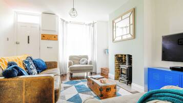 Smart TV, fireplace, DVD player, offices