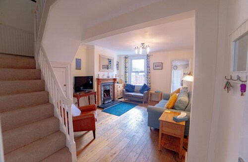 Sea Holly Cottage is a 3 bedroom house with a large enclosed garden close to town.