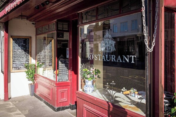 تفاصيل الفندق من الخارج