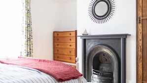 Room - Painter Cottage is an ideal family holiday home, conveniently situated just a short walk to town. (Whitstable)